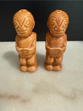 Vintage Made in Japan Pair Polynesian Native Statues Trader Vics Salt & Pepper